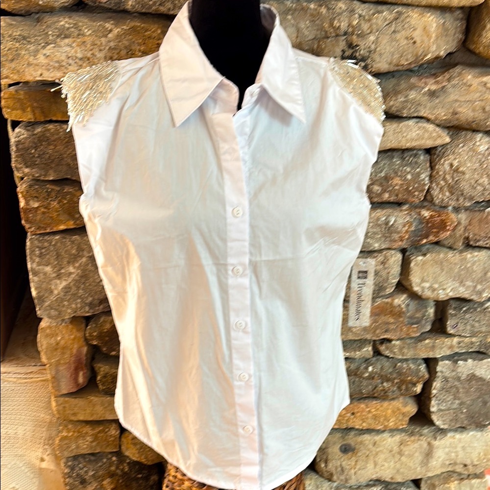 White Sleeveless Button-Up Top with silver shoulder fringe 💯 cotton M